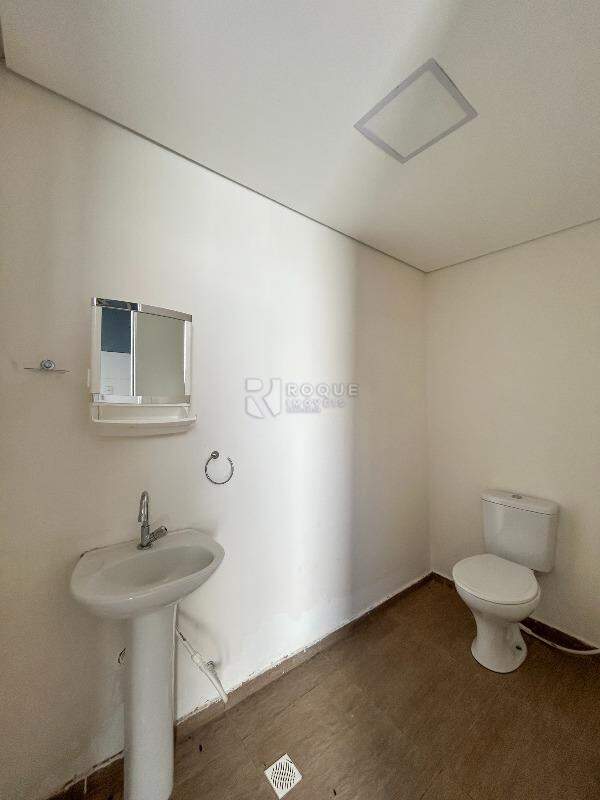 Casa Residencial para aluguel no bairro Centro:  WC social fundo 