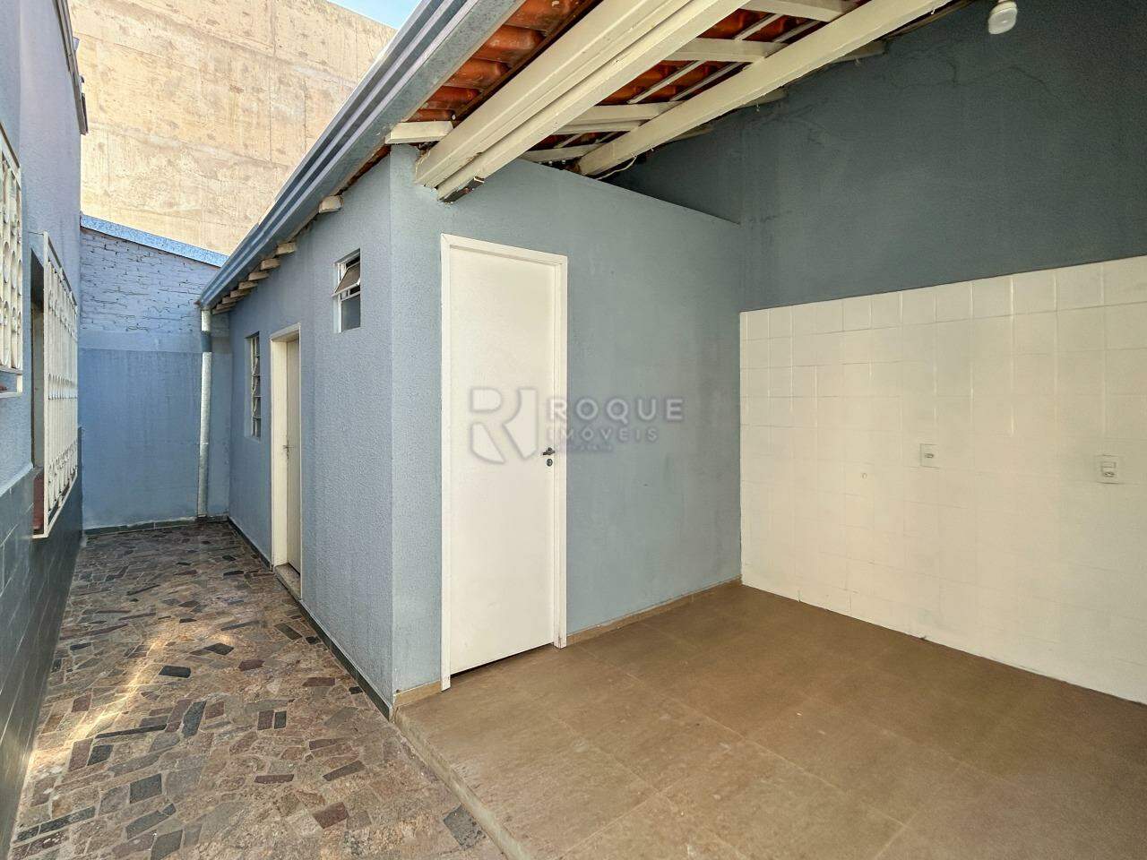 Casa Residencial para aluguel no bairro Centro: Fundo