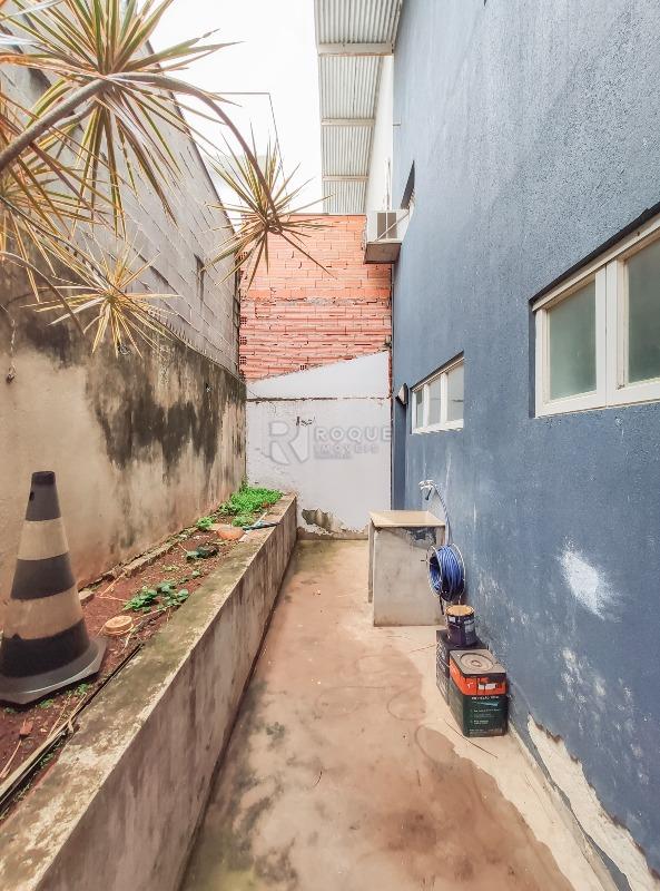 Salão para aluguel no bairro Centro: Corredor fundo / área de serviço 