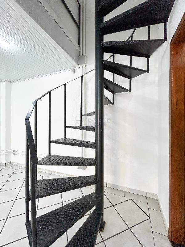 Salão para aluguel no bairro Centro: Acesso segundo andar 
