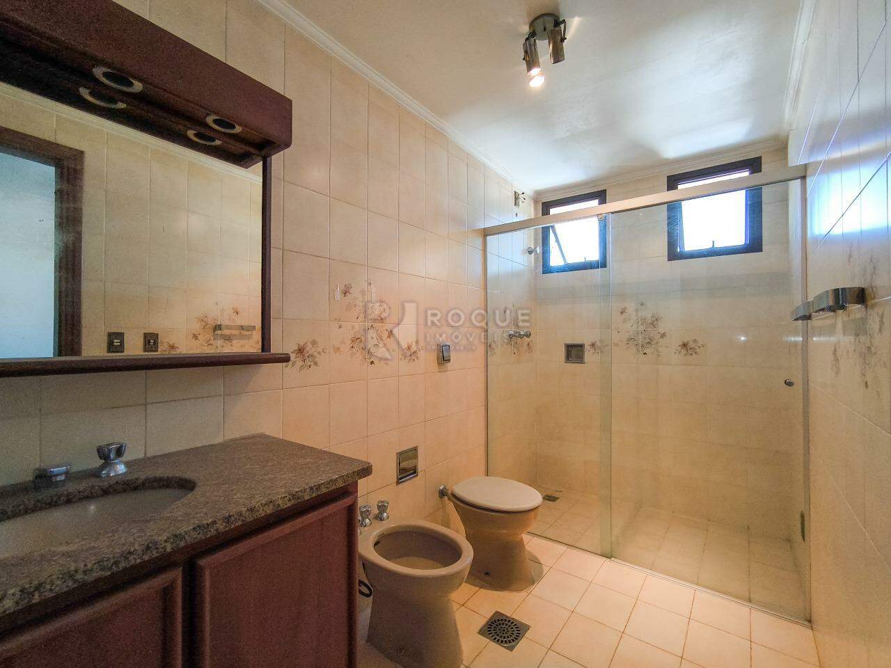 Apartamento à venda no bairro Centro: WC SUÍTE 2