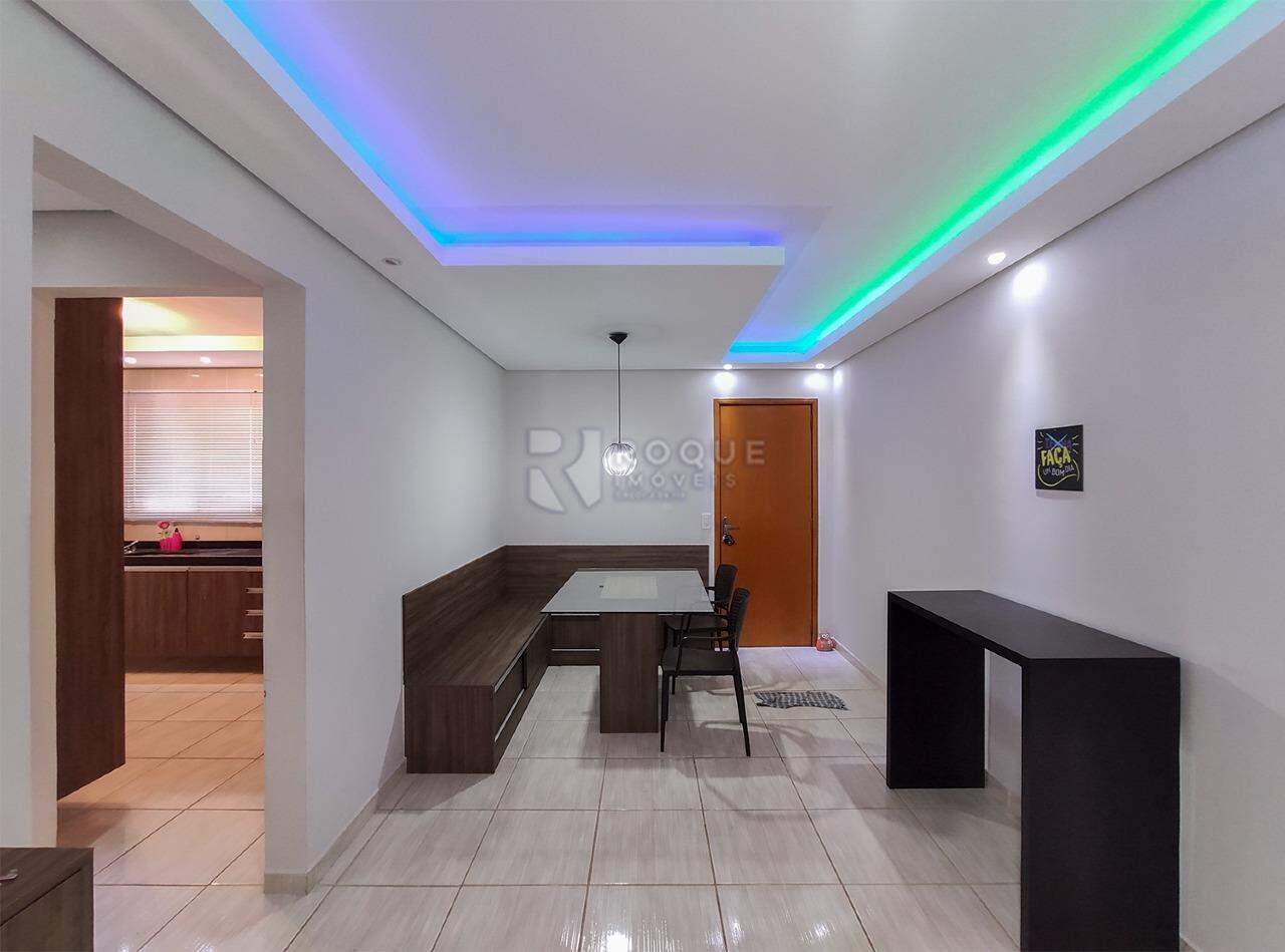 Apartamento para aluguel no bairro Chácaras Antonieta: Sala 