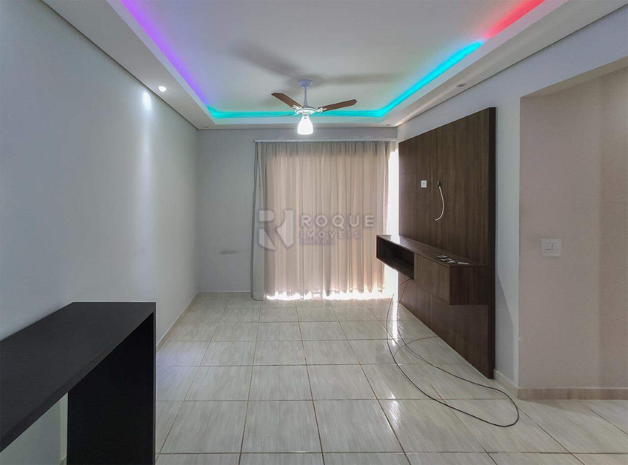 Apartamento para aluguel no bairro Chácaras Antonieta: Sala 