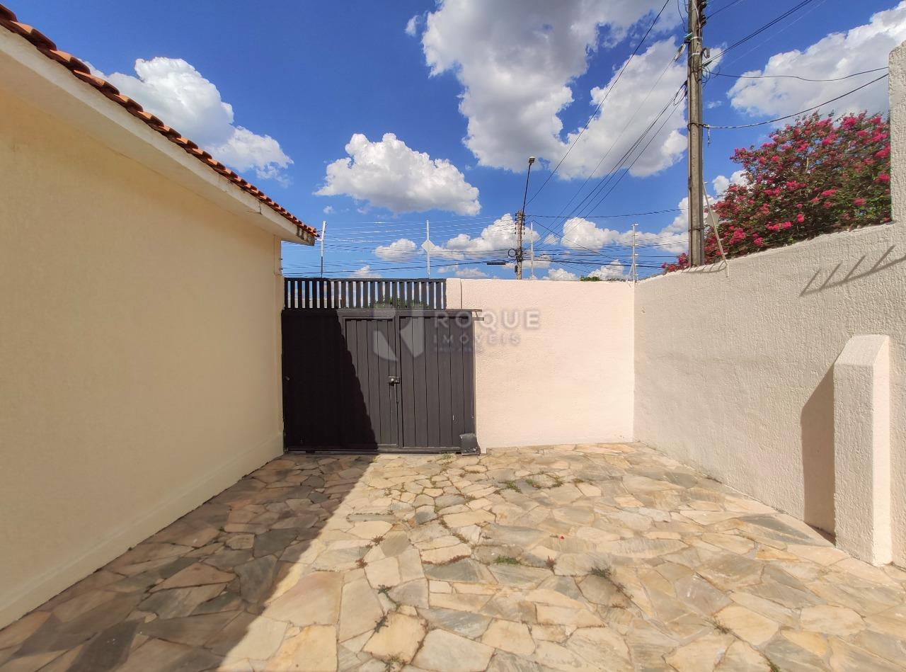 Casa Residencial para aluguel no bairro Vila Claudia: Fundo 