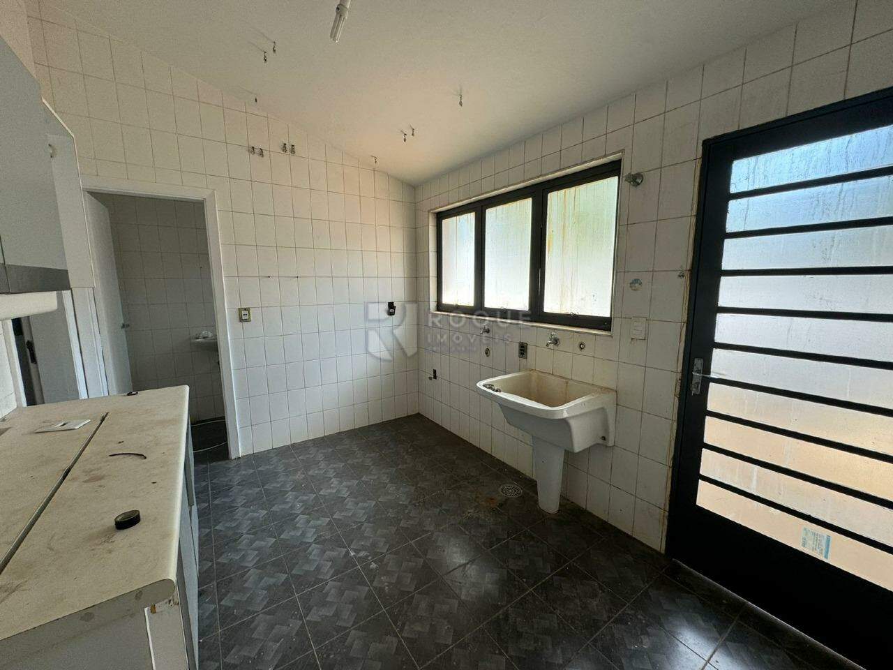 Casa em condomínio à venda no bairro Jardim Florença: LAVANDERIA