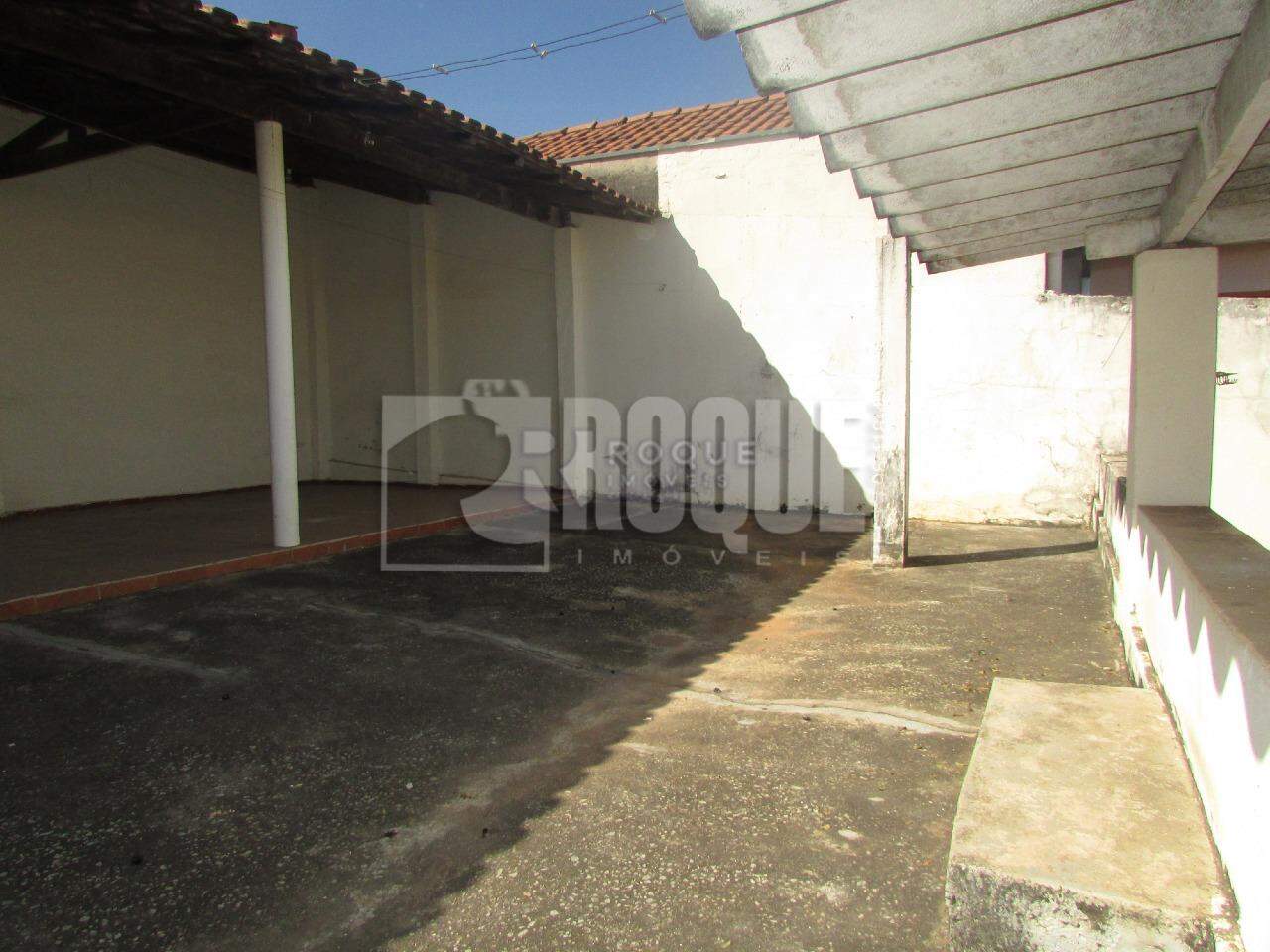 Casa Residencial para aluguel no bairro Vila Rocha: Fundos