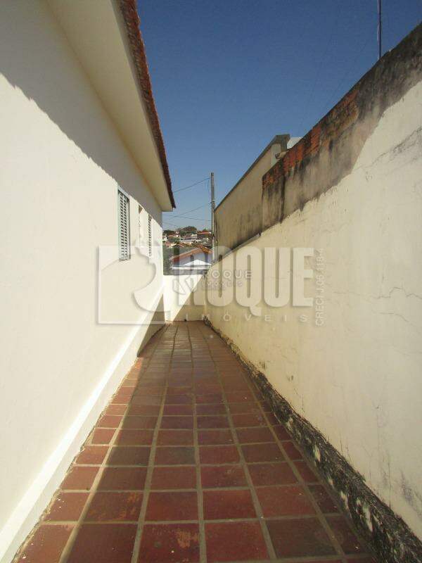 Casa Residencial para aluguel no bairro Vila Rocha: Corredor externo