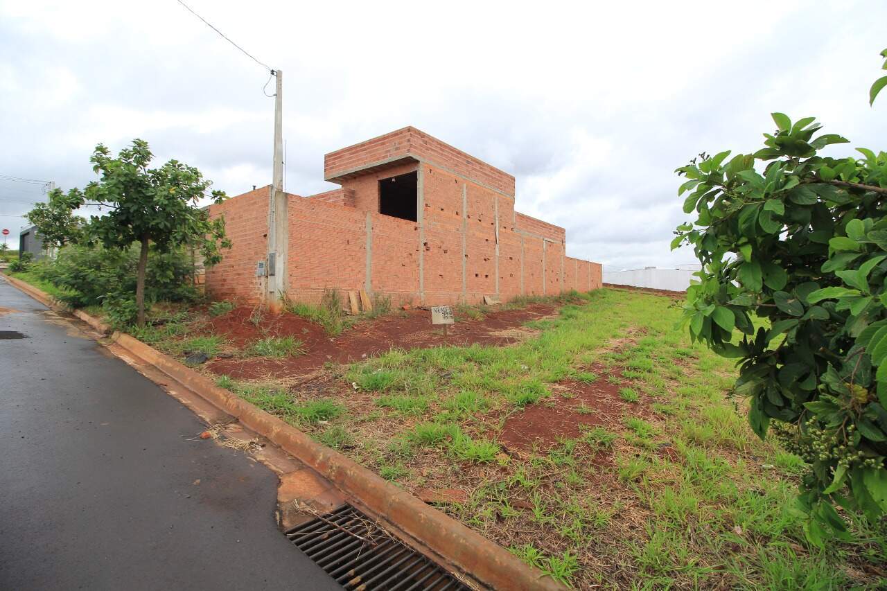 Terreno à venda no bairro Residencial Colinas do Engenho I: 