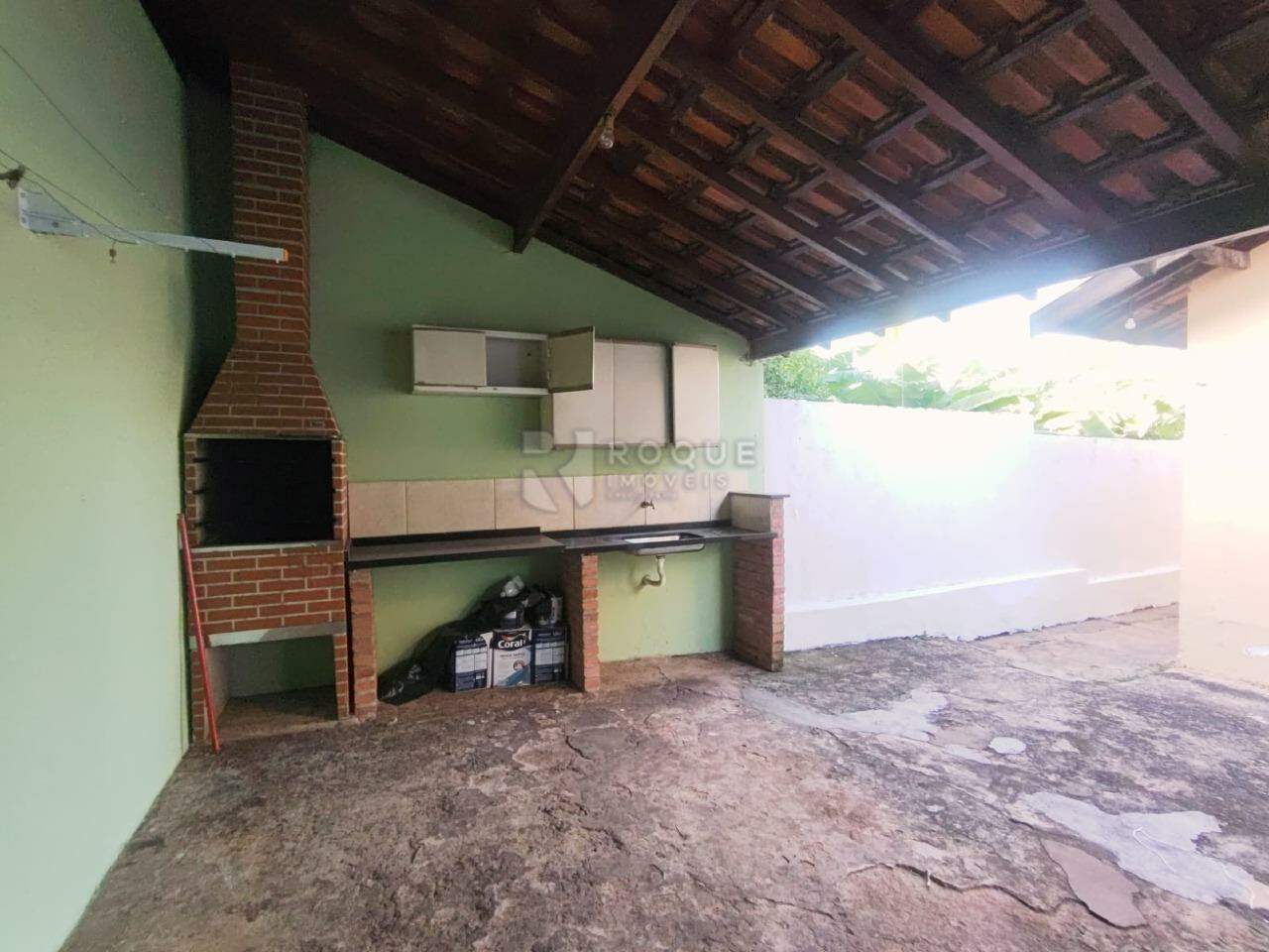 Casa Residencial para aluguel no bairro Jardim Nova Itália: churrasqueira