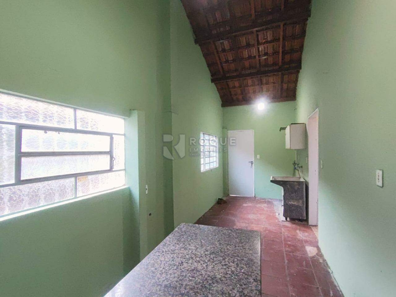 Casa Residencial para aluguel no bairro Jardim Nova Itália: Lavanderia