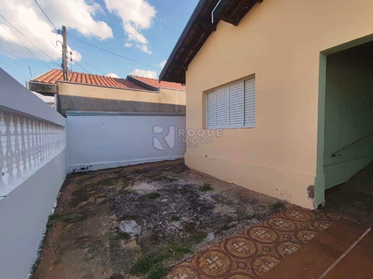 Casa Residencial para aluguel no bairro Jardim Nova Itália: Quintal