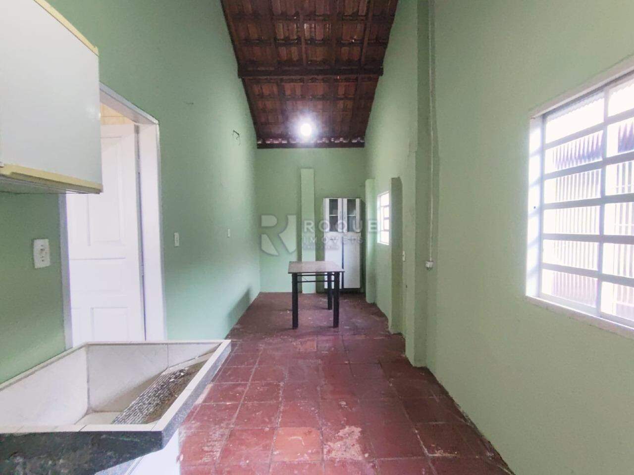 Casa Residencial para aluguel no bairro Jardim Nova Itália: Lavanderia