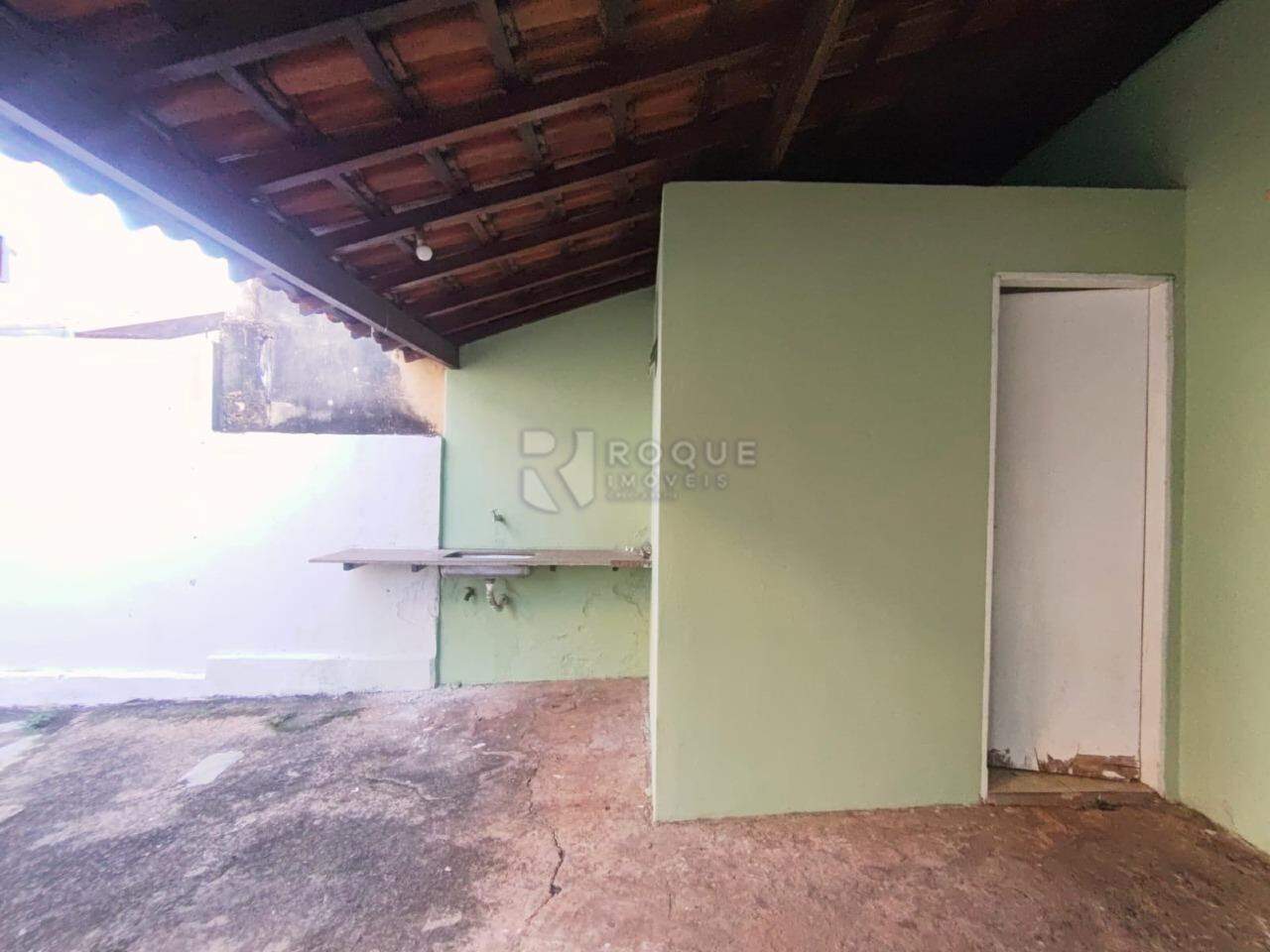 Casa Residencial para aluguel no bairro Jardim Nova Itália: Quintal