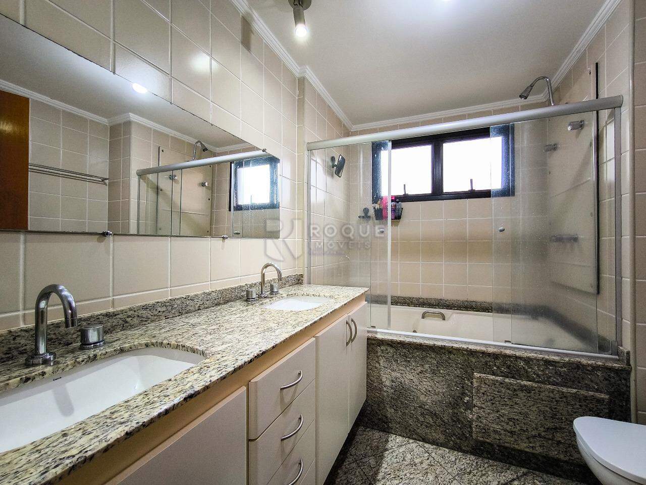 Apartamento à venda no bairro Centro: WC SUÍTE 1