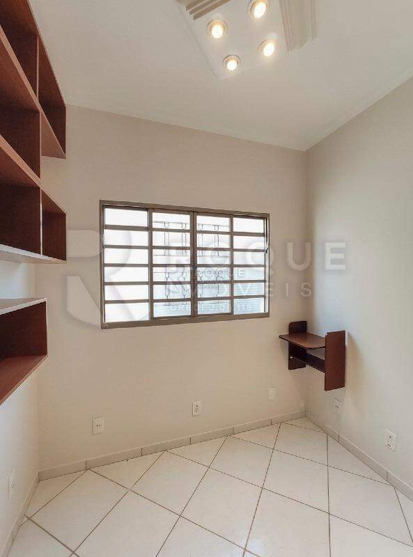 Casa Residencial à venda no bairro Jardim Residencial Roseira: 
