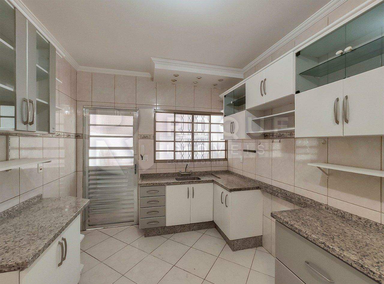 Casa Residencial à venda no bairro Jardim Residencial Roseira: 