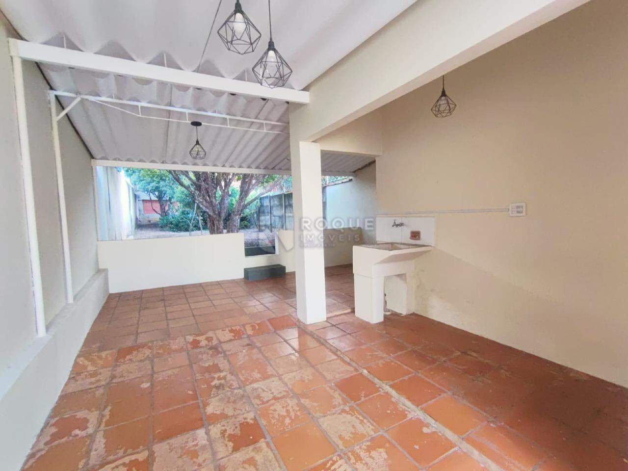 Casa Residencial para aluguel no bairro Vila Cristovam: Quintal