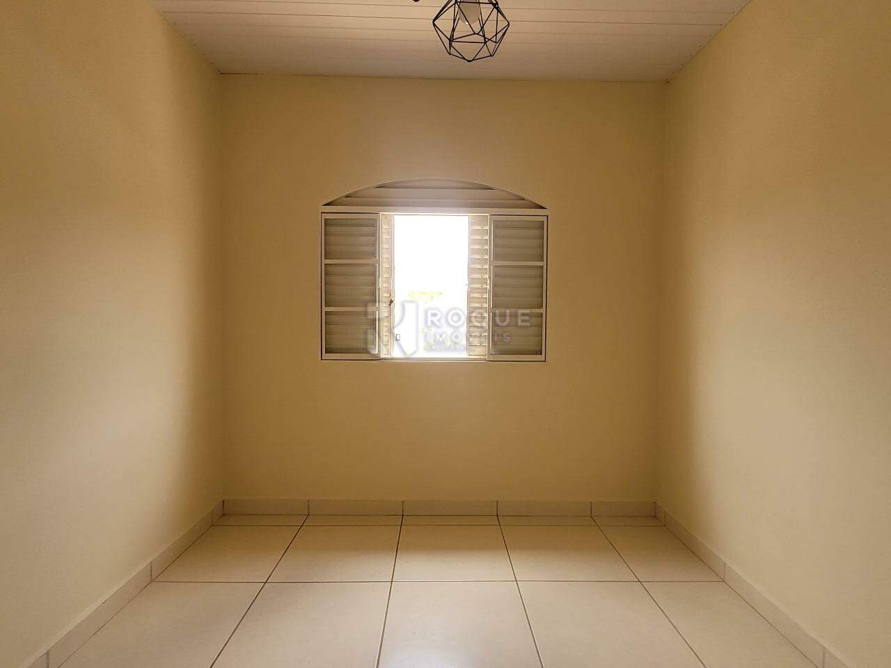 Casa Residencial para aluguel no bairro Vila Cristovam: Dormitorio 01