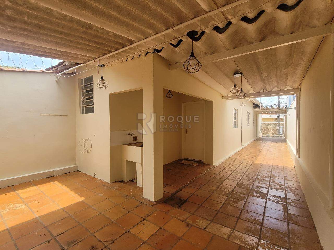 Casa Residencial para aluguel no bairro Vila Cristovam: Quintal