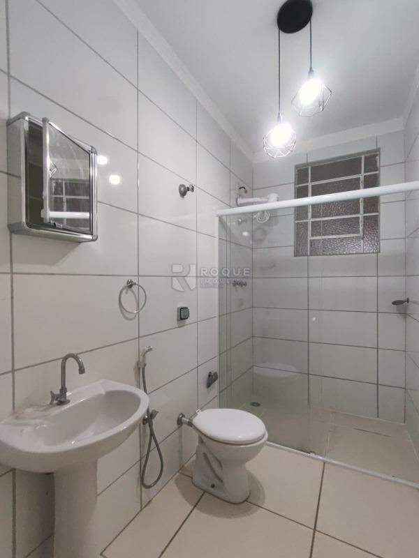Casa Residencial para aluguel no bairro Vila Cristovam: WC
