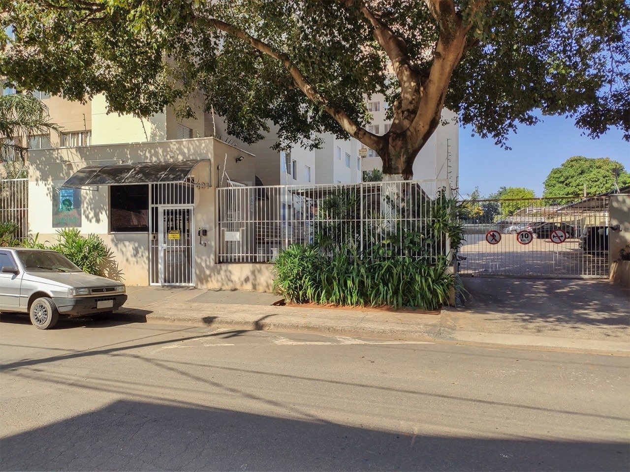 Apartamento para aluguel no bairro Chácaras Antonieta: Fachada