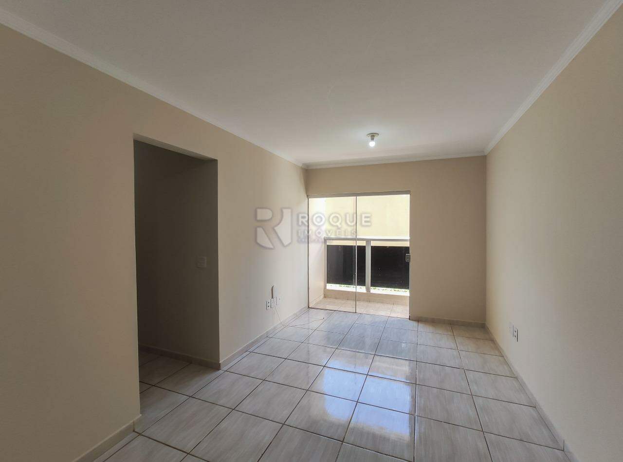 Apartamento para aluguel no bairro Chácaras Antonieta: Sala 
