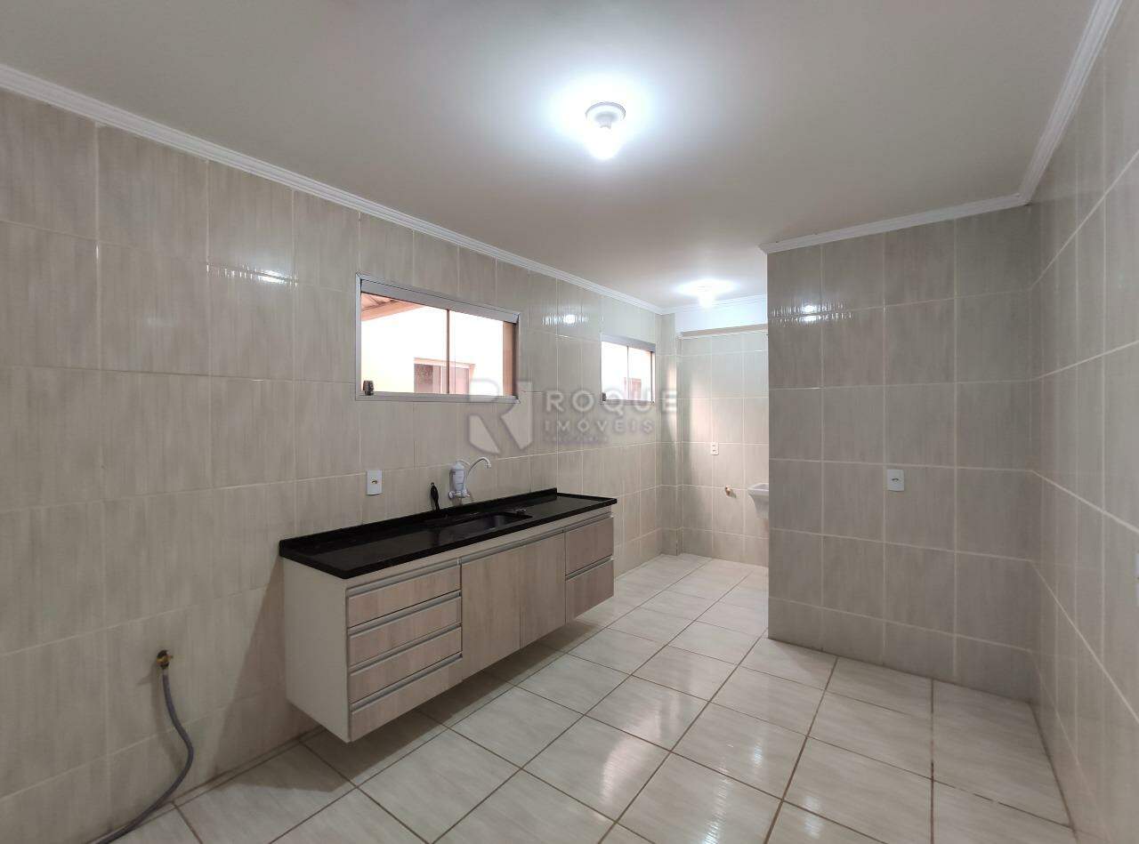 Apartamento para aluguel no bairro Chácaras Antonieta: Cozinha 