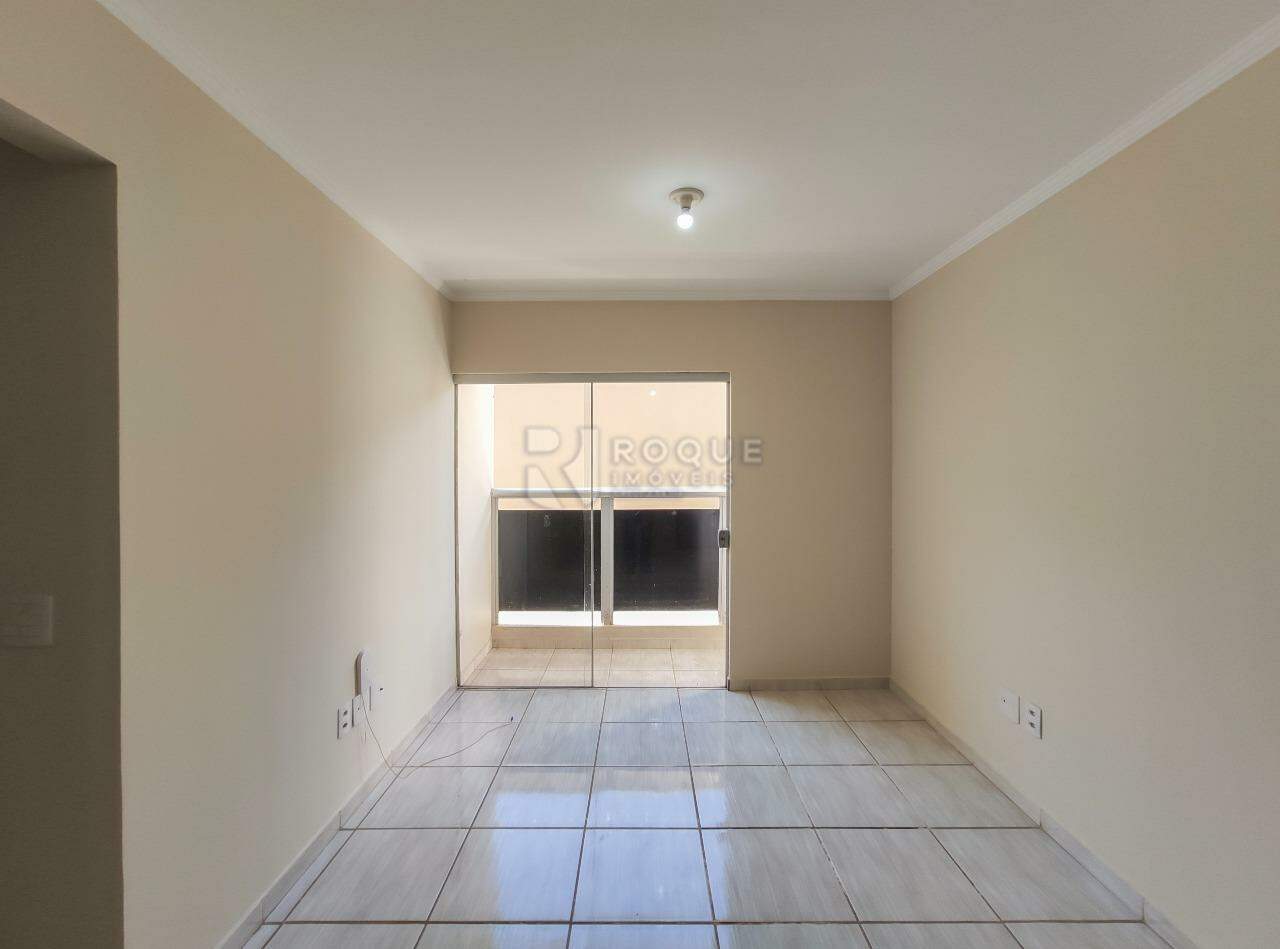 Apartamento para aluguel no bairro Chácaras Antonieta: Sala 