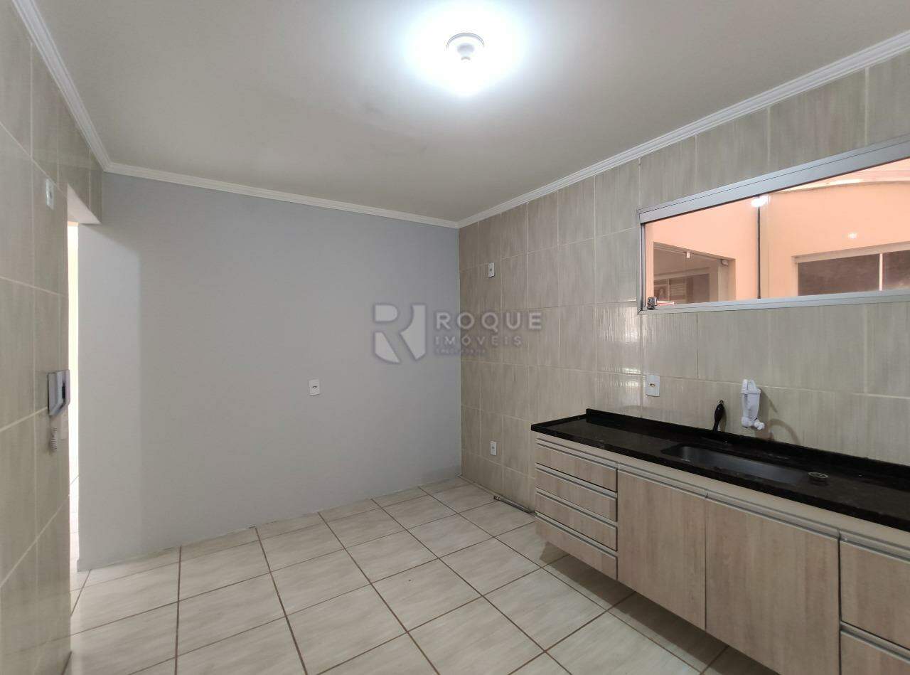 Apartamento para aluguel no bairro Chácaras Antonieta: Cozinha 