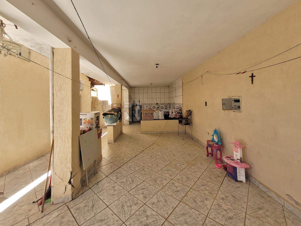 Casa Residencial à venda no bairro Parque Hippolyto: QUINTAL