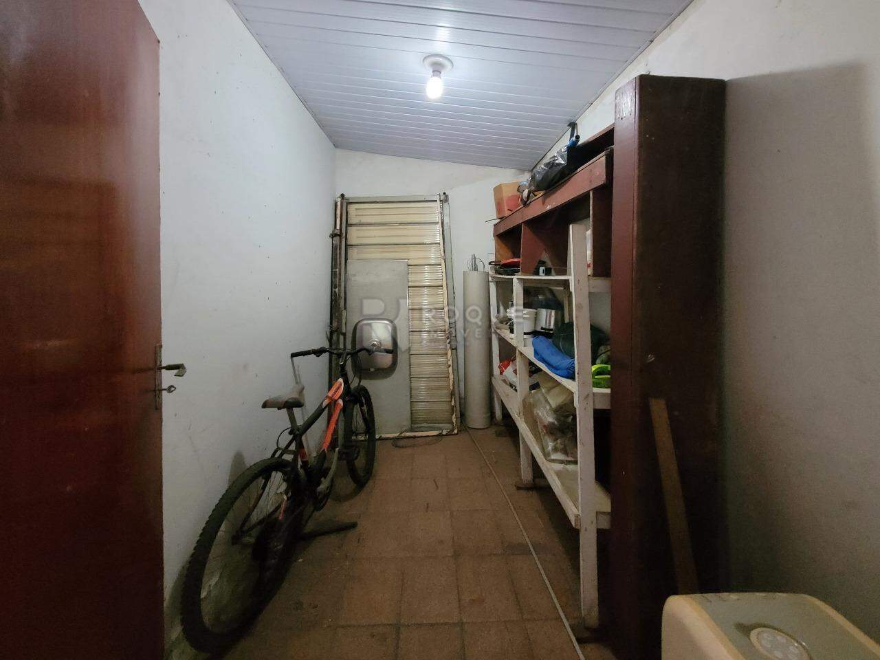 Casa Residencial à venda no bairro Parque Hippolyto: DESPENSA