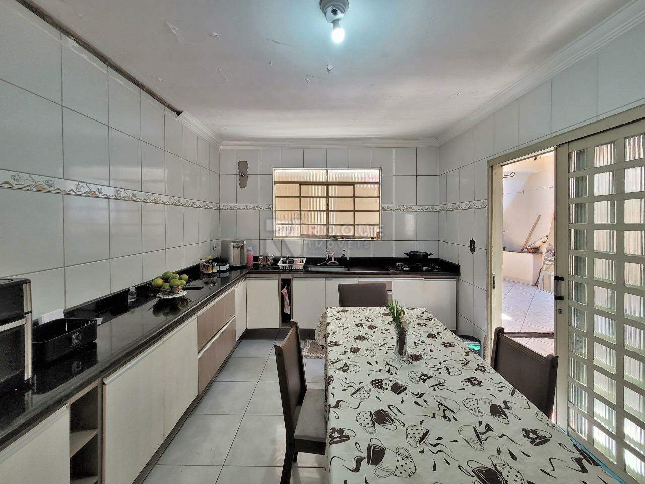 Casa Residencial à venda no bairro Parque Hippolyto: COZINHA