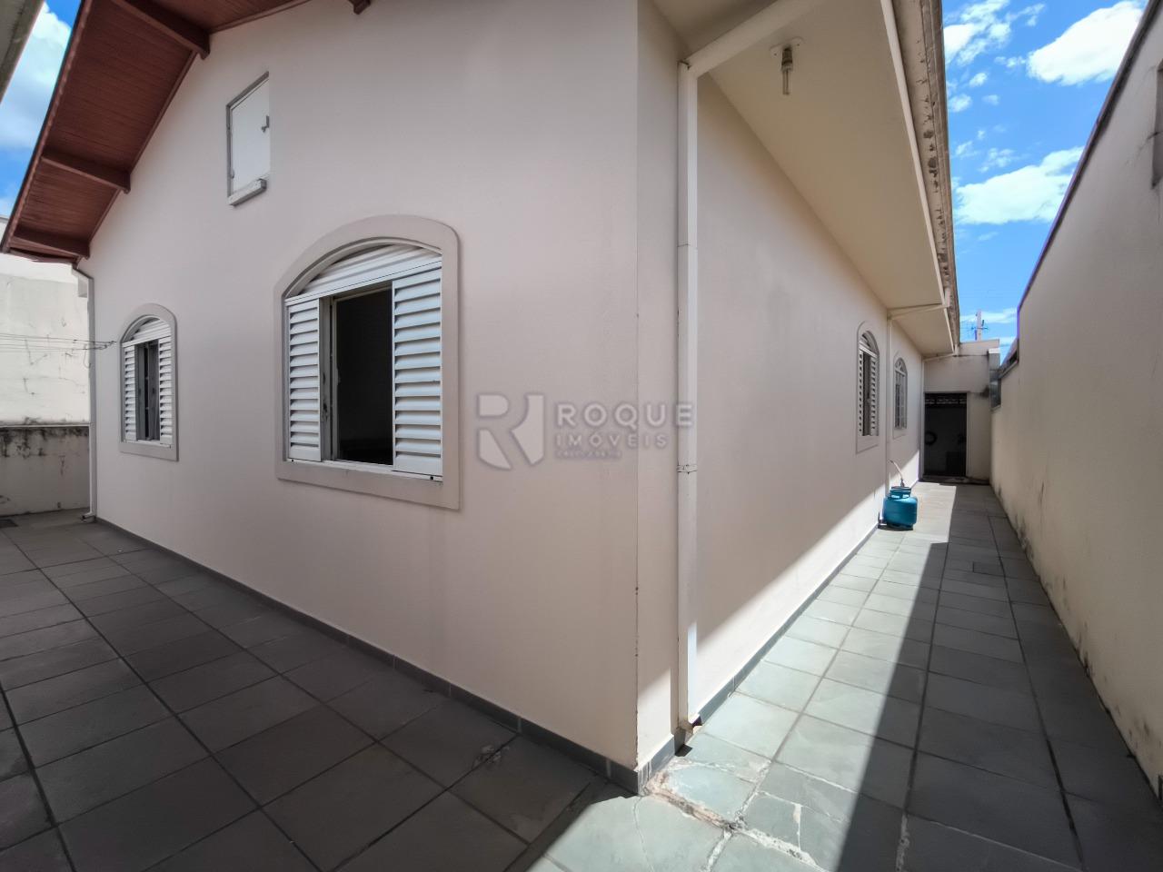 Casa Residencial à venda no bairro Parque Hippolyto: LATERAL EXTERNA