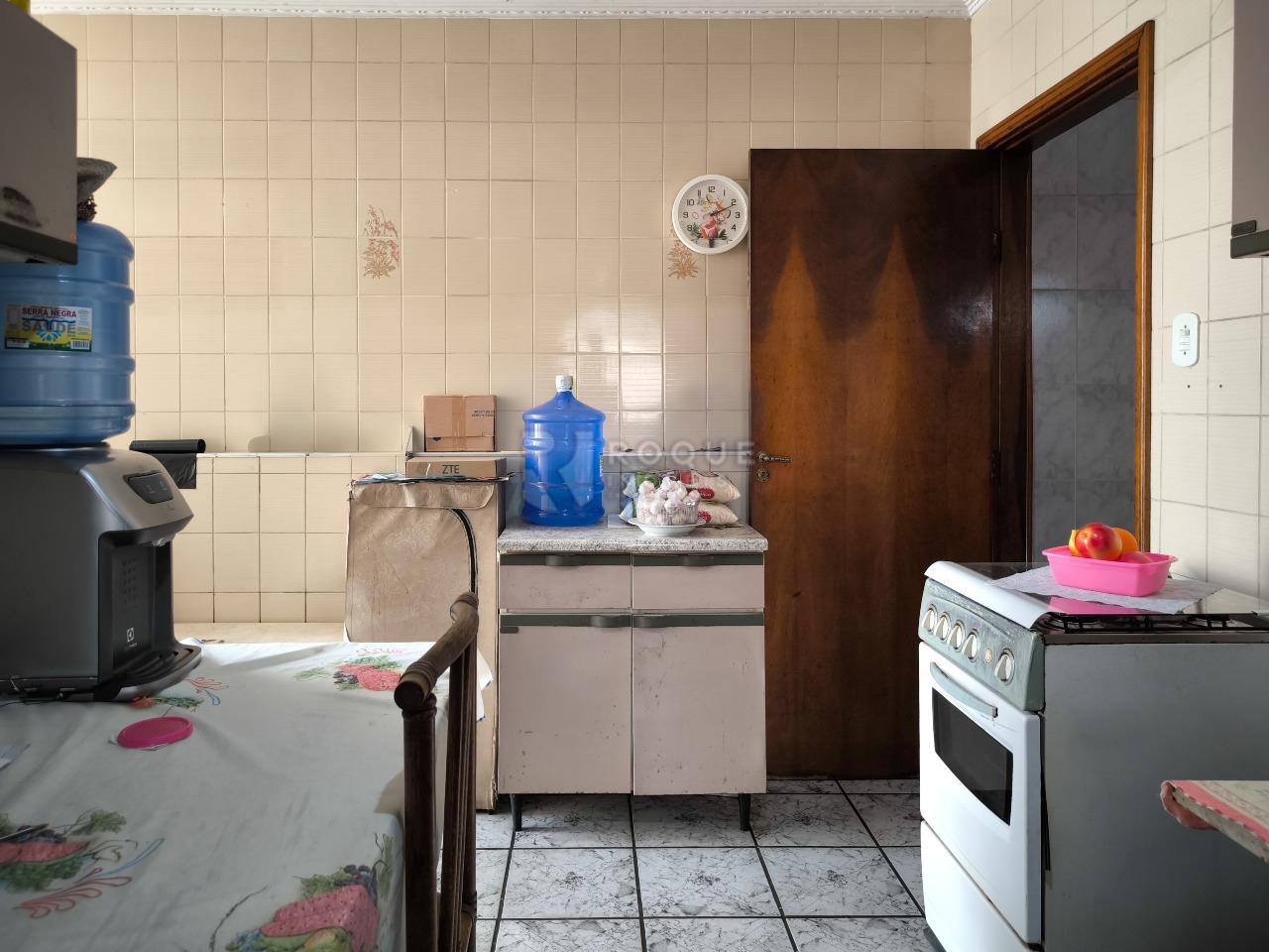 Casa Residencial à venda no bairro Parque Hippolyto: COZINHA