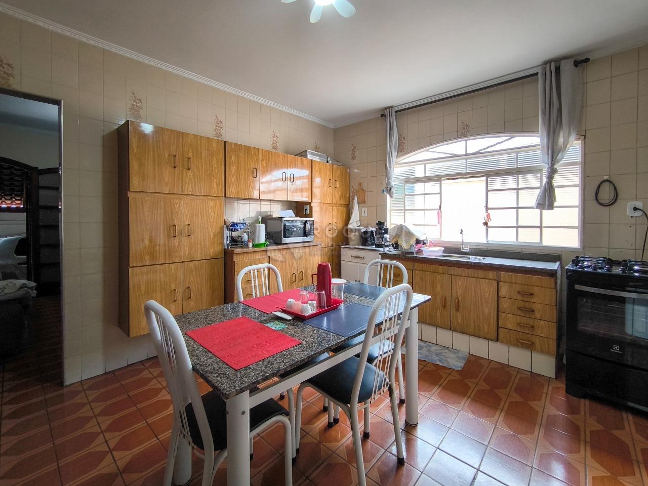 Casa Residencial à venda no bairro Parque Hippolyto: COZINHA