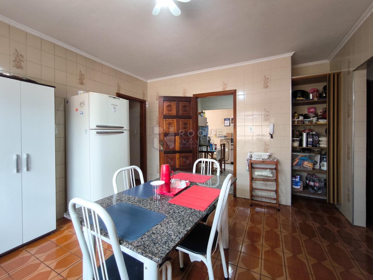 Casa Residencial à venda no bairro Parque Hippolyto: COZINHA