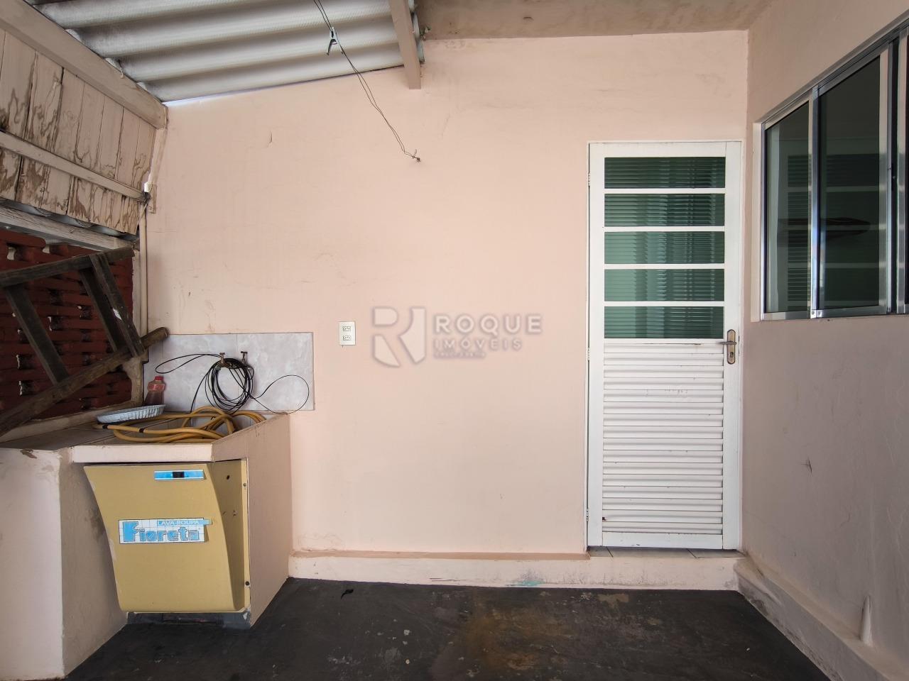 Casa Residencial à venda no bairro Parque Hippolyto: LAVANDERIA EDÍCULA