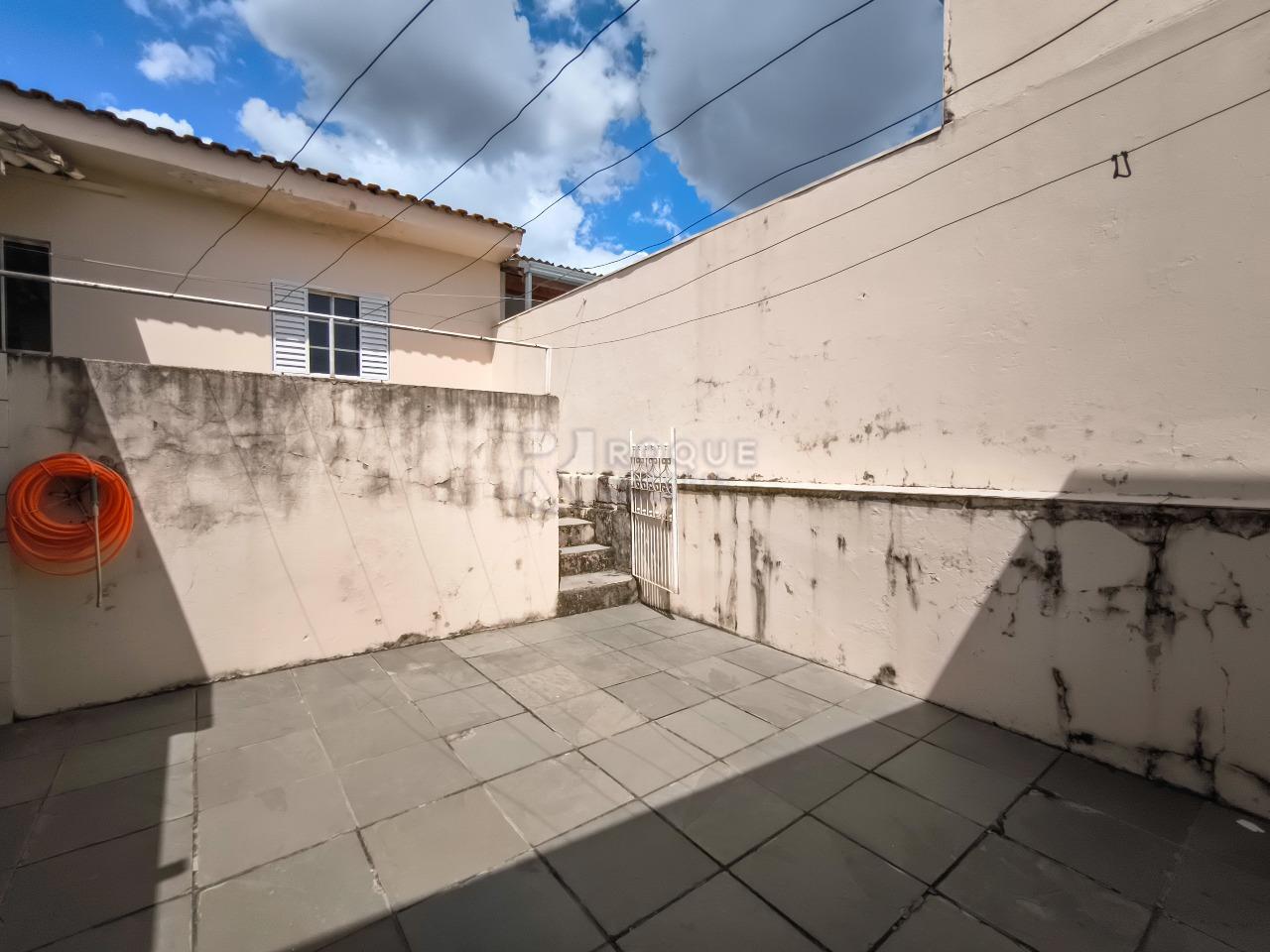 Casa Residencial à venda no bairro Parque Hippolyto: QUINTAL