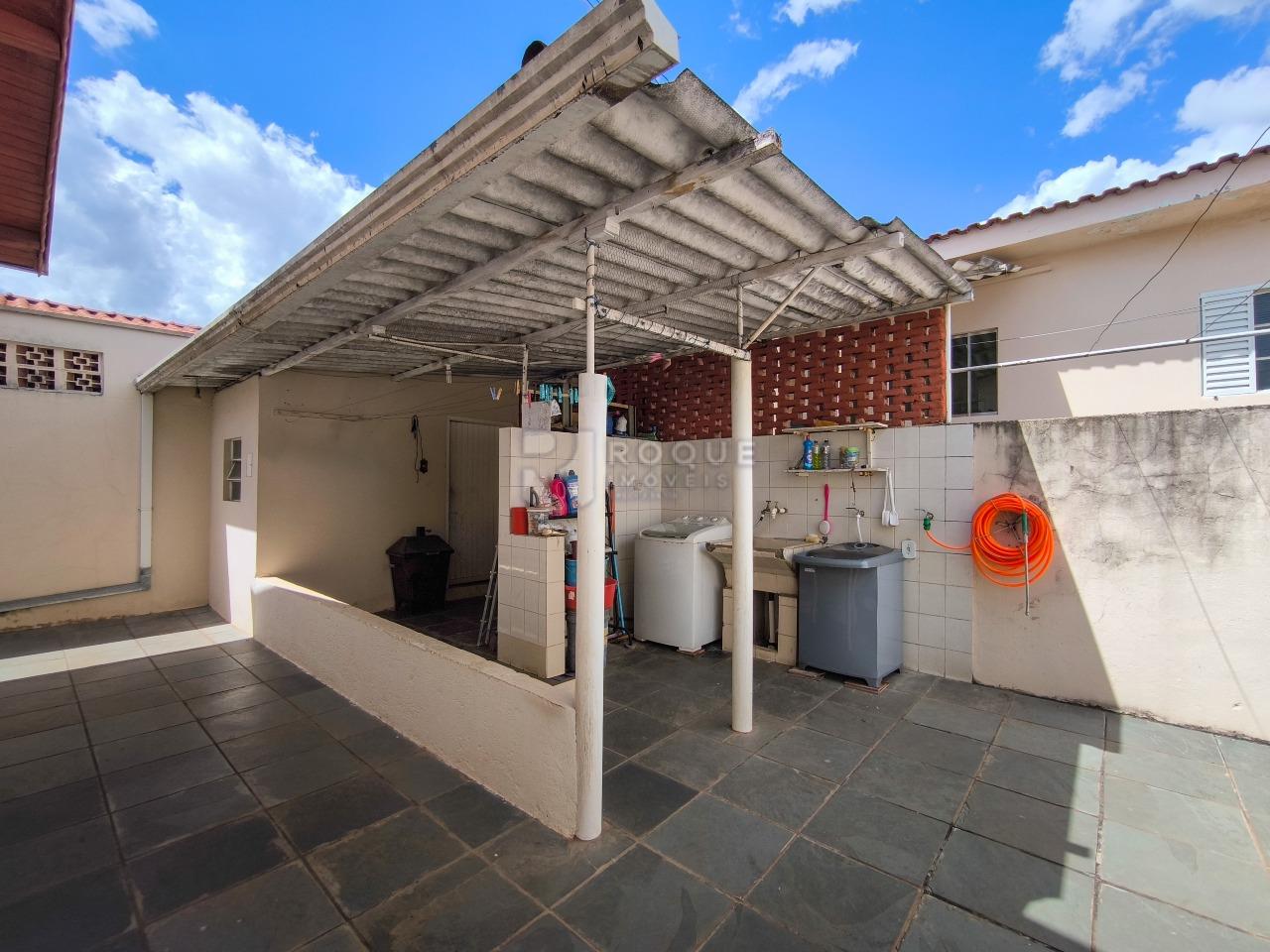 Casa Residencial à venda no bairro Parque Hippolyto: ÁREA DE SERVIÇO