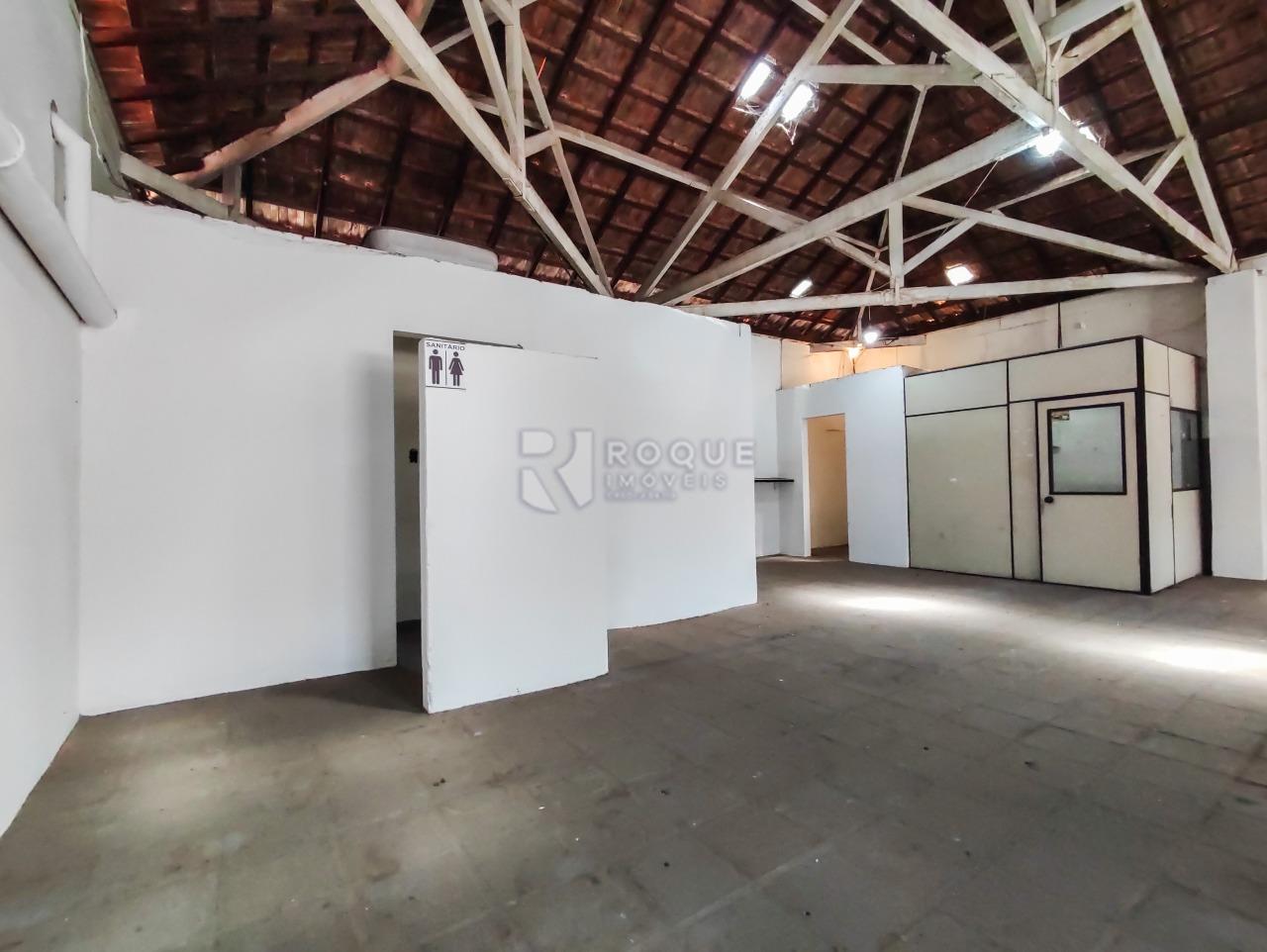 Barracão/Galpão à venda no bairro Vila Camargo: BANHEIROS