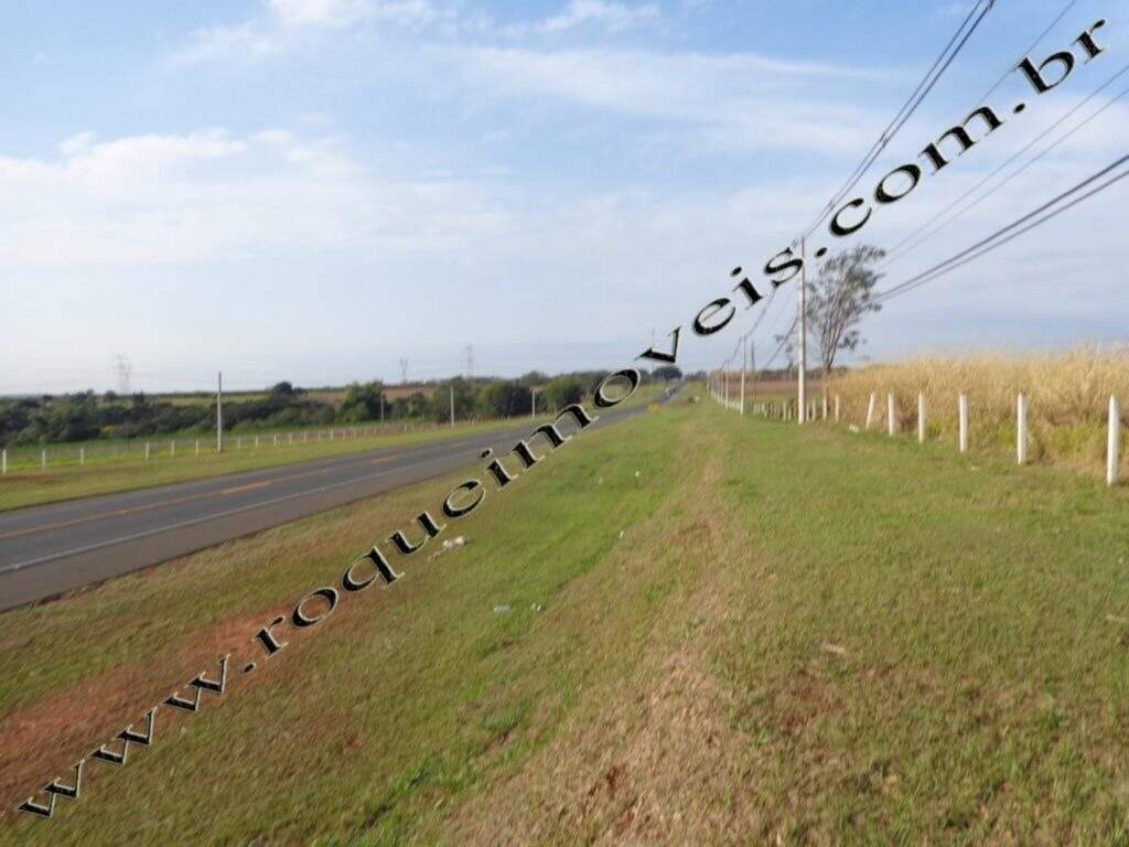 Terreno à venda no bairro Bairro do Pinhal: 