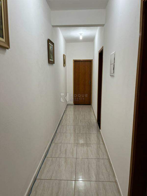 Chácara à venda no bairro Jardim Lagoa Nova: CORREDOR INTERNO