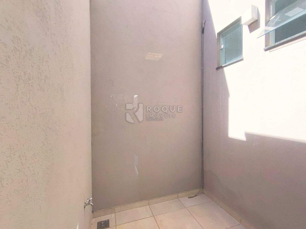 Casa em condomínio para aluguel no bairro Parque Residencial Roland: Jardim de inverno