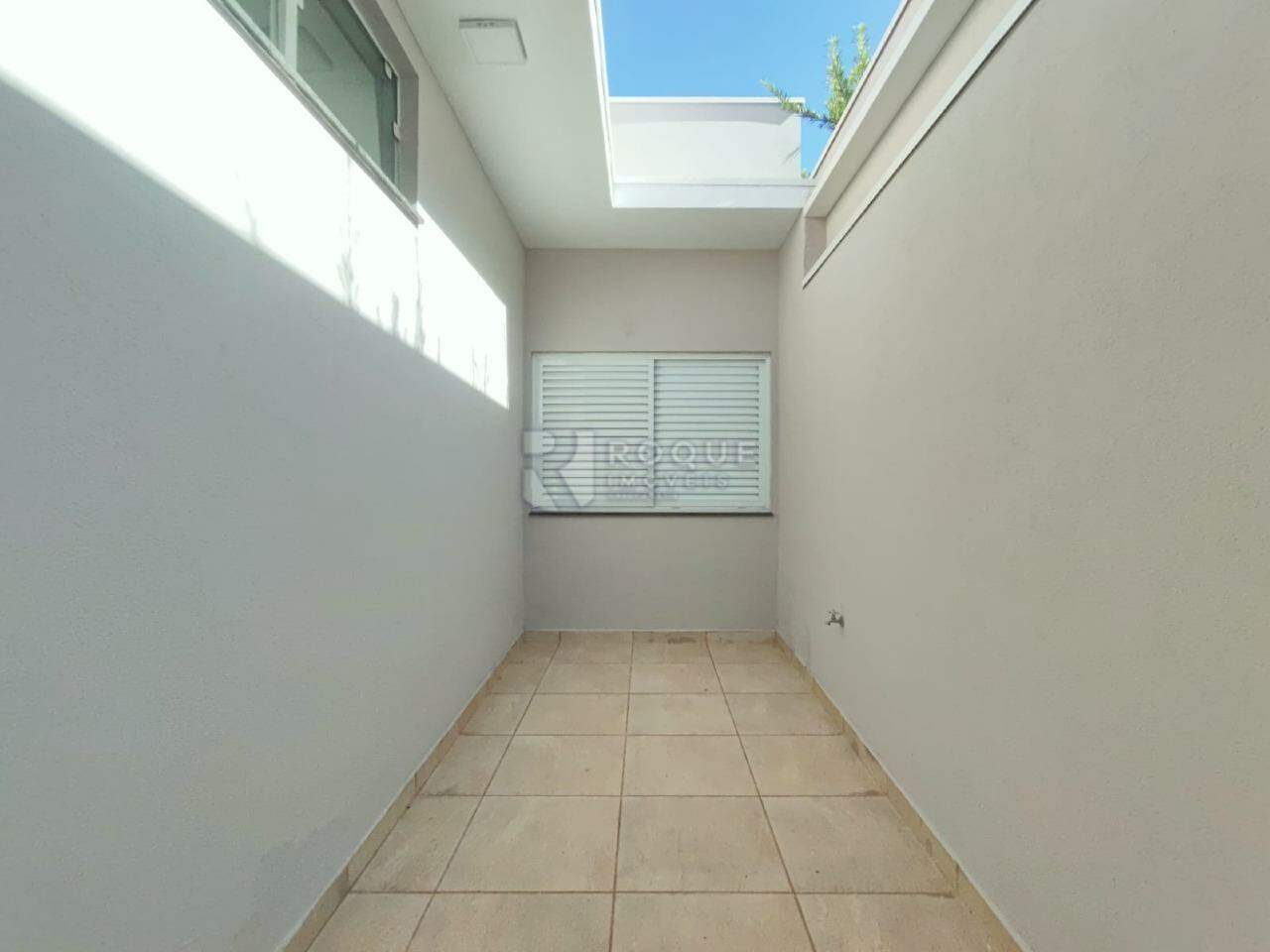 Casa em condomínio para aluguel no bairro Parque Residencial Roland: Quintal