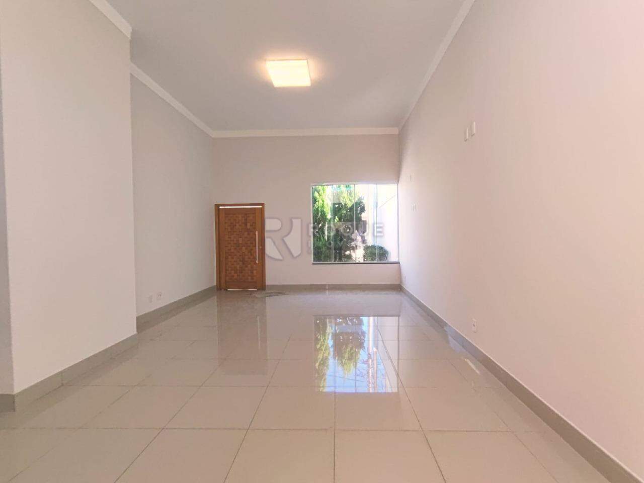 Casa em condomínio para aluguel no bairro Parque Residencial Roland: Sala