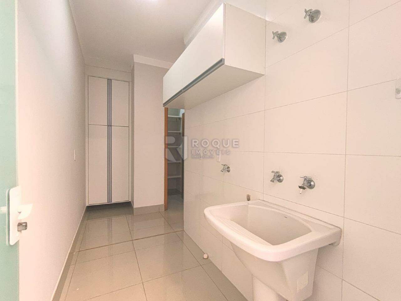 Casa em condomínio para aluguel no bairro Parque Residencial Roland: Área de serviço