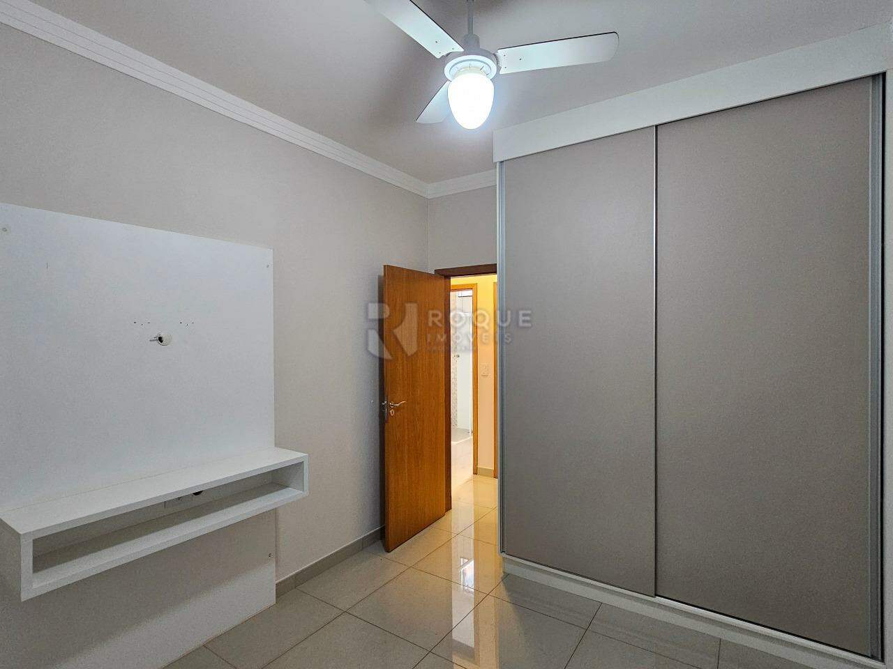 Casa em condomínio para aluguel no bairro Parque Residencial Roland: Dormitório 2