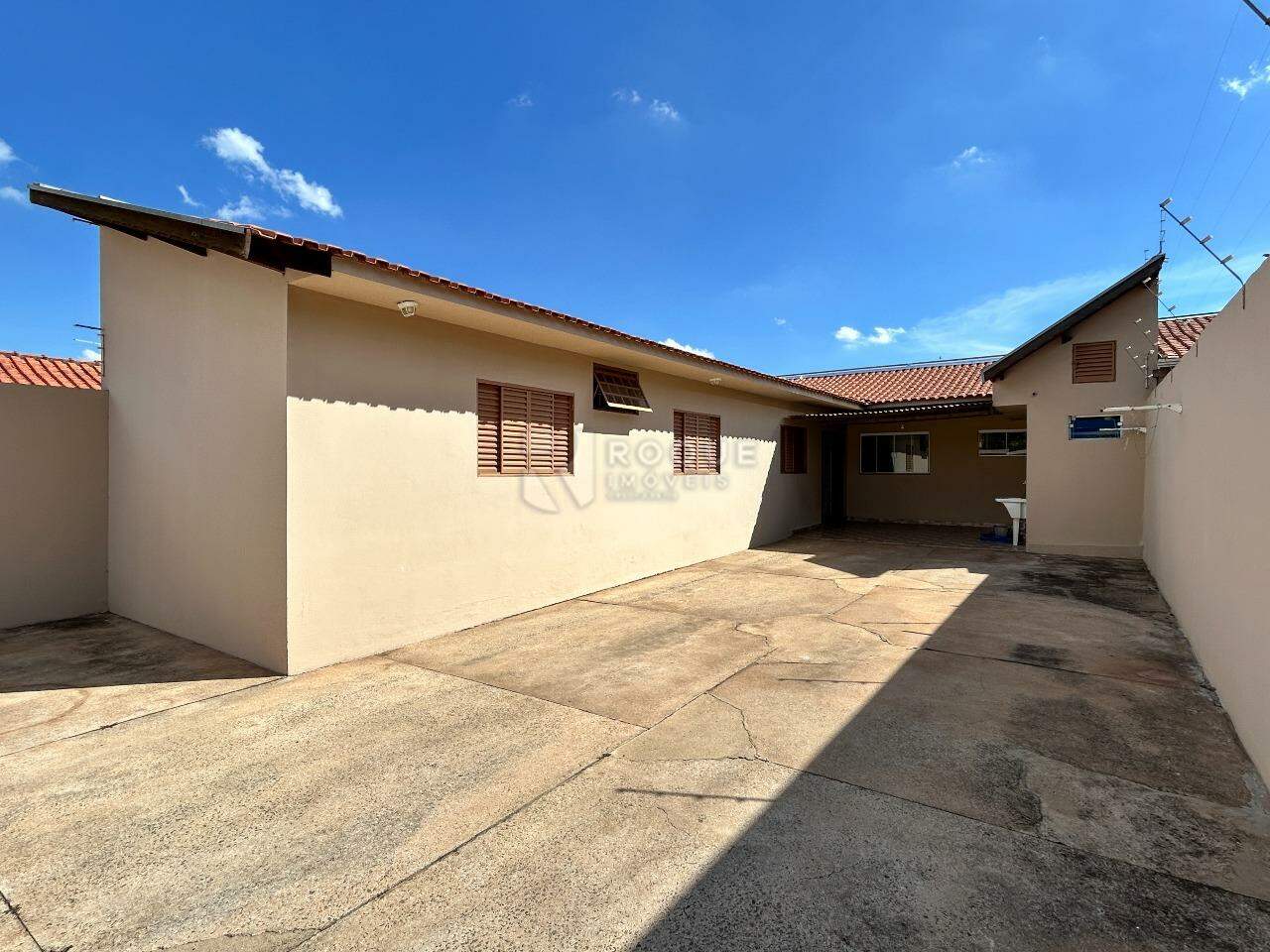 Casa Residencial para aluguel no bairro Jardim Rossi: Frente 