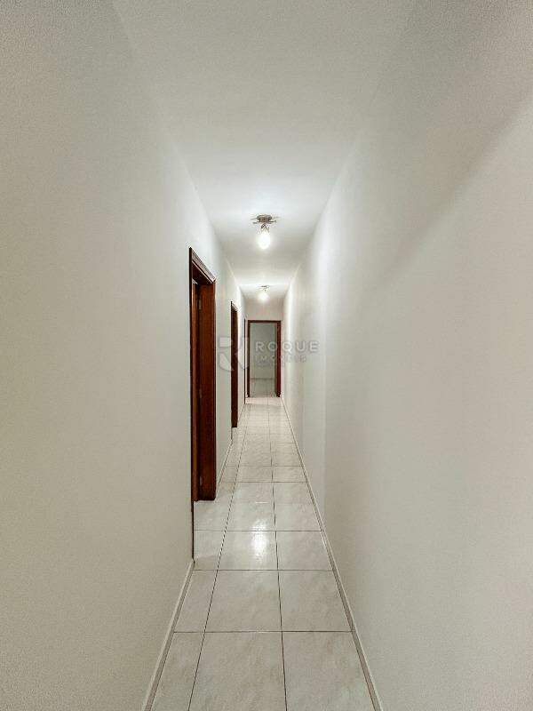 Casa Residencial para aluguel no bairro Jardim Rossi: Hall 