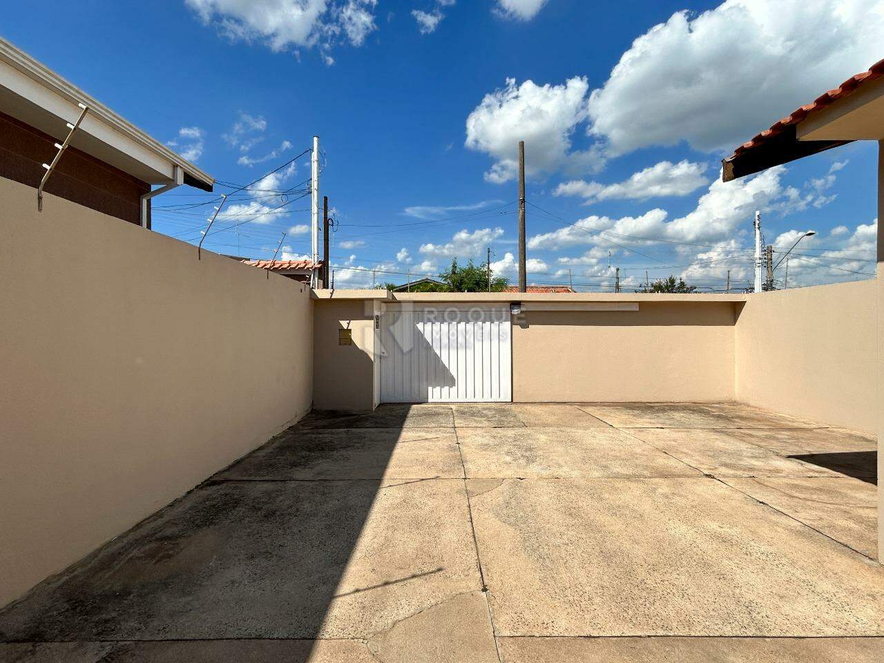 Casa Residencial para aluguel no bairro Jardim Rossi: Frente 